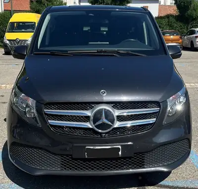 Mercedes-Benz V 300d 4MATIC — Monospace premium 7 places, diesel 237 ch, 4 roues motrices — côté