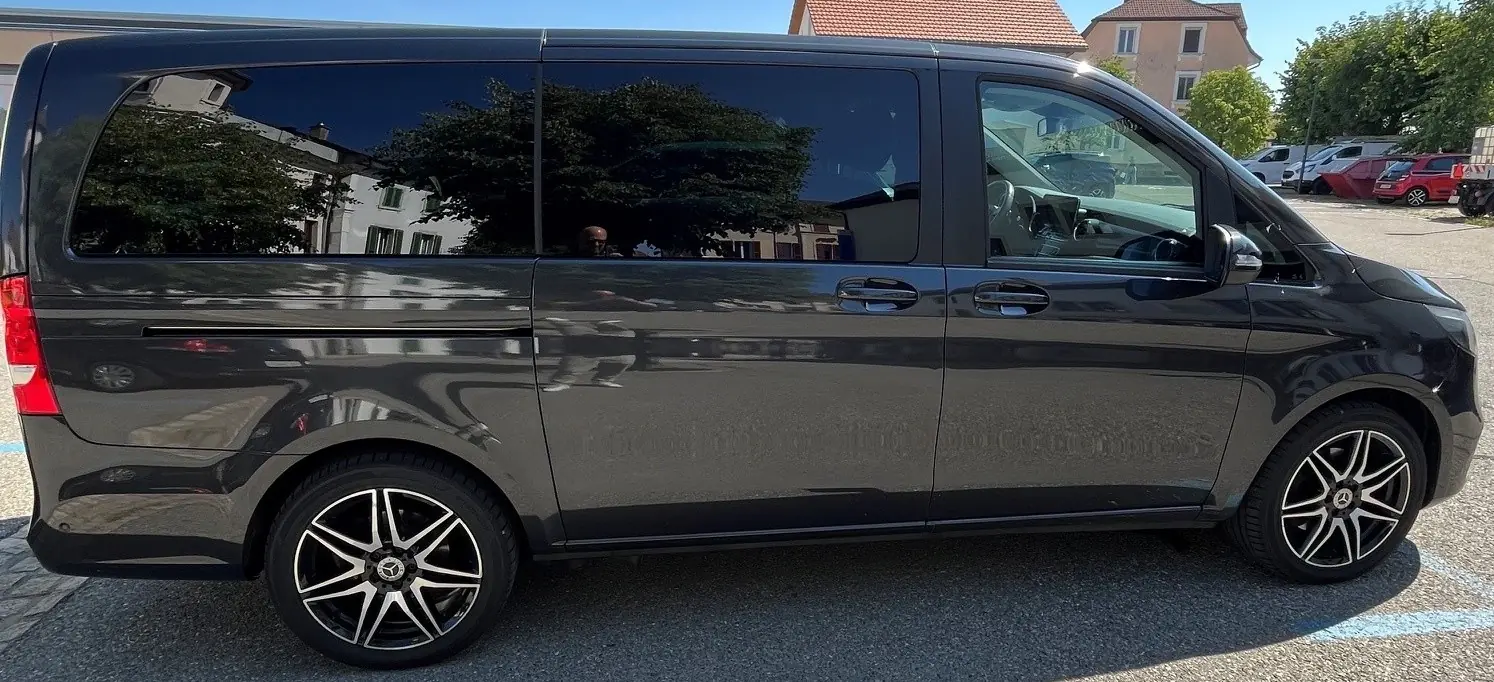 Mercedes-Benz V 300d 4MATIC — Monospace premium 7 places, diesel 237 ch, 4 roues motrices — vue extérieure