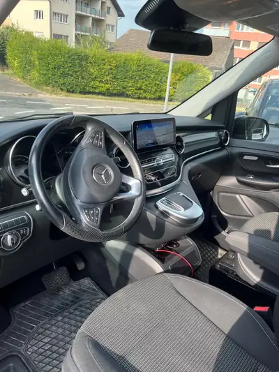 Mercedes-Benz V 300d 4MATIC — Monospace premium 7 places, diesel 237 ch, 4 roues motrices — intérieur