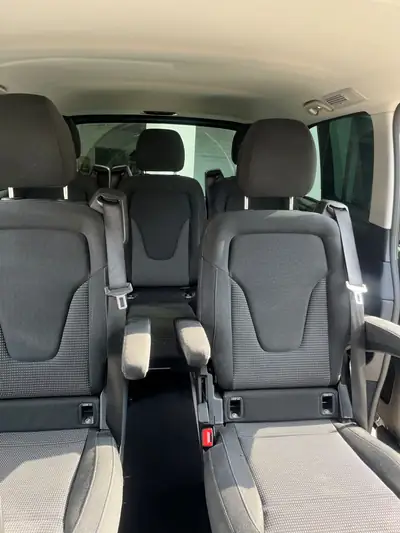 Mercedes-Benz V 300d 4MATIC — Monospace premium 7 places, diesel 237 ch, 4 roues motrices — tableau de bord