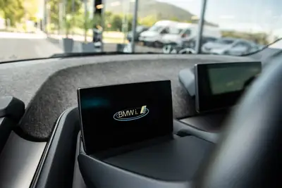 BMW i3s (94Ah) Range Extender — Hybride rechargeable innovant, 80'400 km — Miniature 11