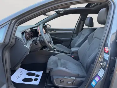 VW Golf 1.5 e-TSI mHEV Edition 50 — Hybride léger, toit panoramique, 17 800 km — tableau de bord
