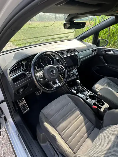 VW Touran 2.0 TDI Sport DSG — Monospace spacieux et économe pour familles — Armaturenbrett