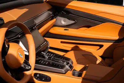 Aston Martin V12 Vanquish Volante — 835 ch, cabriolet légendaire, quasi neuf — dettaglio