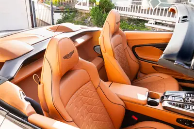 Aston Martin V12 Vanquish Volante — 835 ch, cabriolet légendaire, quasi neuf — Miniatura 7