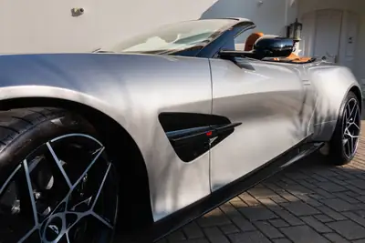 Aston Martin V12 Vanquish Volante — 835 ch, cabriolet légendaire, quasi neuf — Miniatura 9