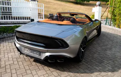Aston Martin V12 Vanquish Volante — 835 ch, cabriolet légendaire, quasi neuf — Miniatura 10