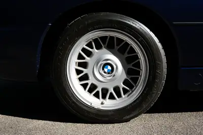 BMW 850i Coupé 1995 — Un classique intemporel de prestige allemand — Miniatur 7