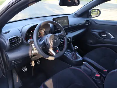 Toyota GR Yaris 1.6 Turbo Sport 4x4 — Performance extrême et agilité sur tous terrains — detail