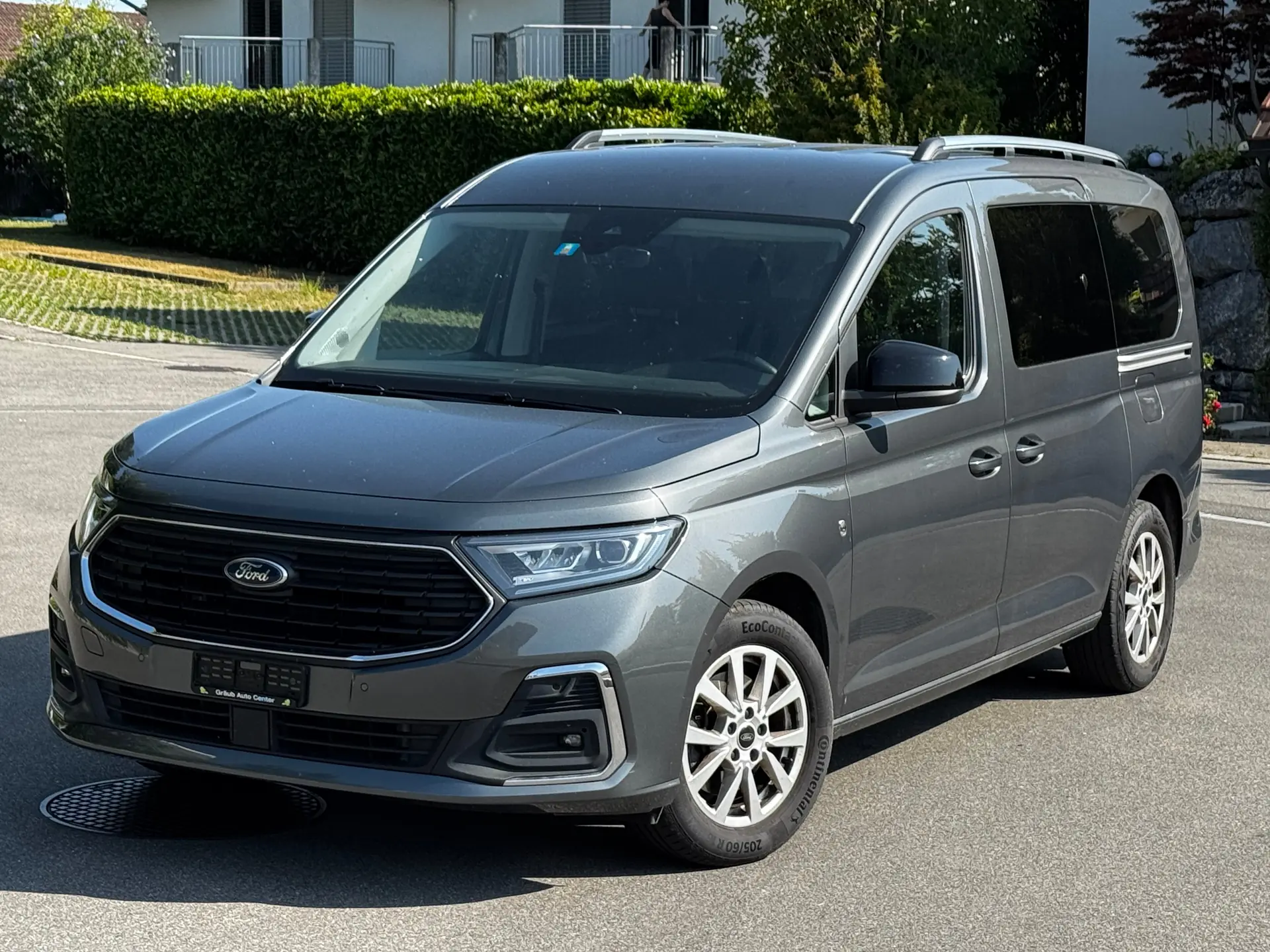 Ford Tourneo Connect 2.0 EcoBlue 122 Titanium — Monospace polyvalent, moteur économe et fiable — Außenansicht