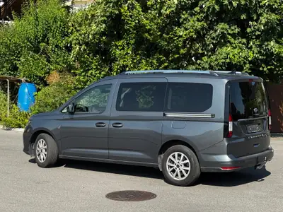 Ford Tourneo Connect 2.0 EcoBlue 122 Titanium — Monospace polyvalent, moteur économe et fiable — Heckansicht