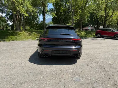 Porsche Macan PDK T 2.0 — SUV sportif 265 ch, 40'000 km seulement — vista posteriore