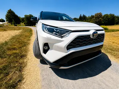 Toyota RAV4 2.5 HEV Style 2019 — SUV hybride très entretenu, toit panoramique — arrière