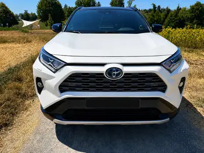 Toyota RAV4 2.5 HEV Style 2019 — SUV hybride très entretenu, toit panoramique — côté