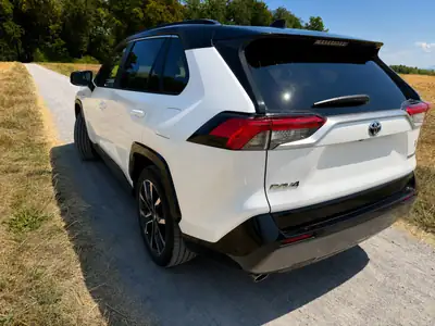 Toyota RAV4 2.5 HEV Style 2019 — SUV hybride très entretenu, toit panoramique — détail