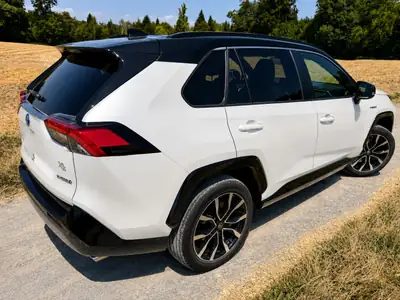 Toyota RAV4 2.5 HEV Style 2019 — SUV hybride très entretenu, toit panoramique — tableau de bord