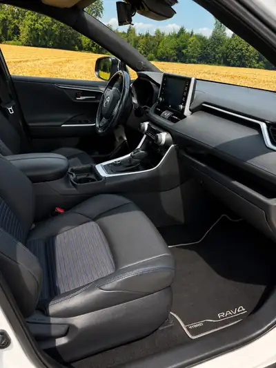 Toyota RAV4 2.5 HEV Style 2019 — SUV hybride très entretenu, toit panoramique — Miniature 9