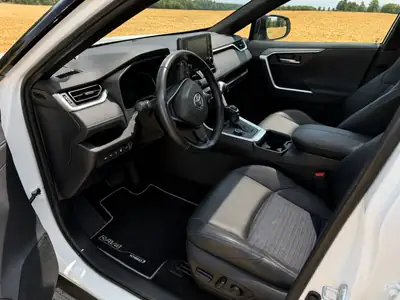 Toyota RAV4 2.5 HEV Style 2019 — SUV hybride très entretenu, toit panoramique — Miniature 8