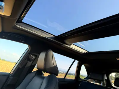 Toyota RAV4 2.5 HEV Style 2019 — SUV hybride très entretenu, toit panoramique — Miniature 11