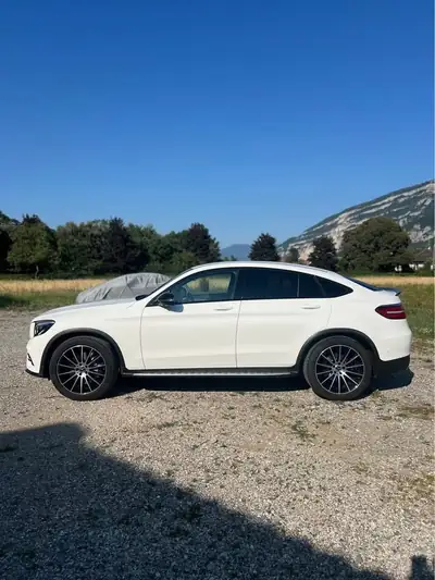 Mercedes-Benz GLC 250 AMG Line — SUV premium 4x4, essence performante et fiable — interni
