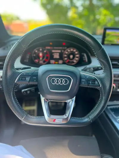 Audi Q7 3.0 V6 TDI 272 — SUV 7 places premium, entretien inclus jusqu'à 100 000 km — tableau de bord
