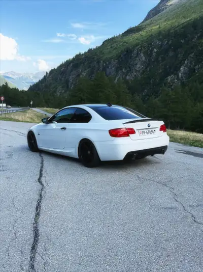 BMW 335i Coupé — Sportive allemande performante, moteur N55 affûté — fianco