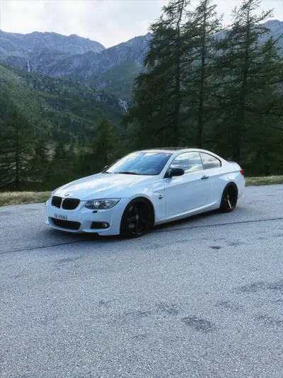 BMW 335i Coupé — Sportive allemande performante, moteur N55 affûté — vista esterna