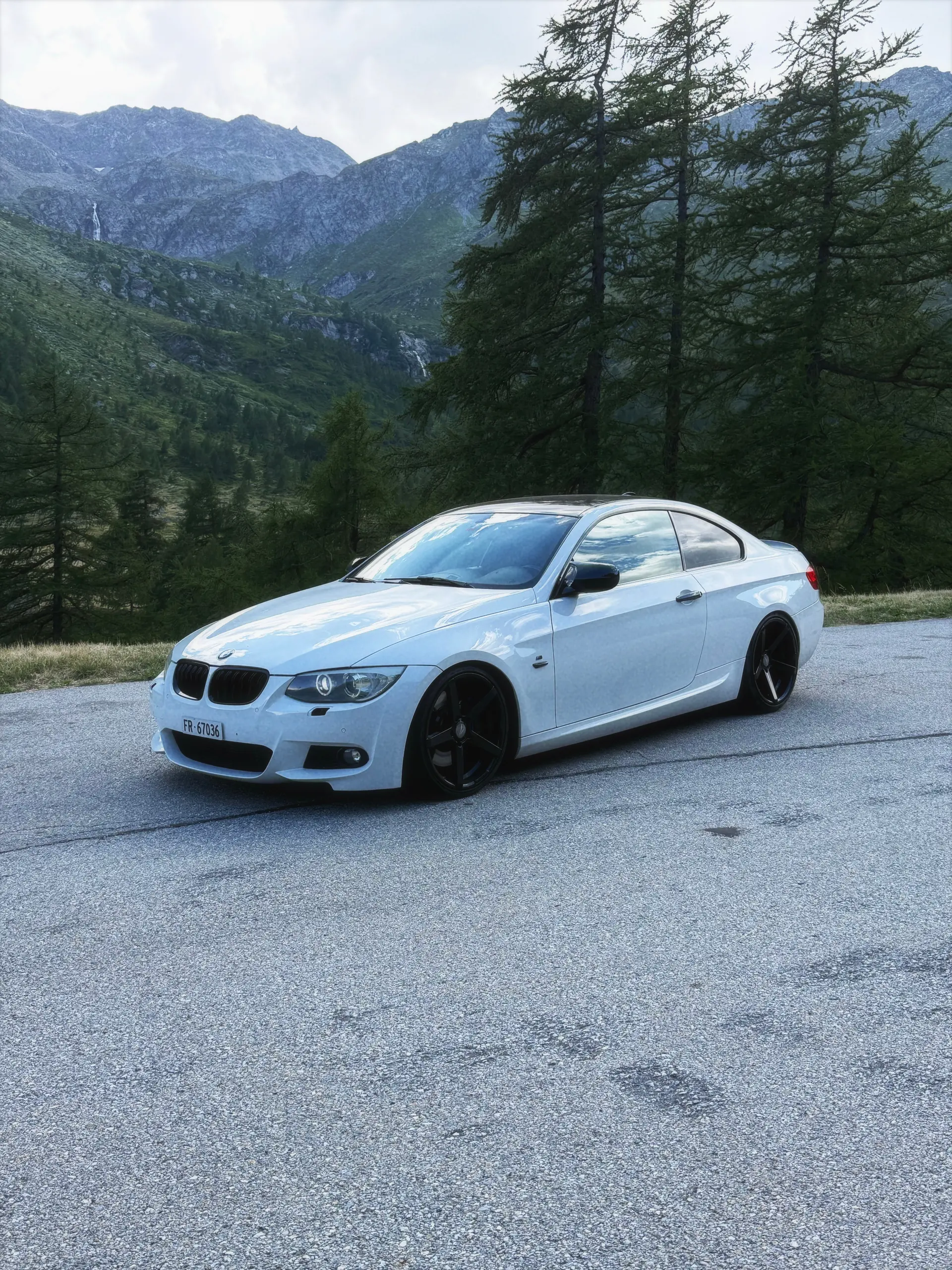BMW 335i Coupé — Sportive allemande performante, moteur N55 affûté — vista esterna