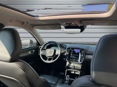 Volvo XC40 T5 TwE Inscription — SUV hybride rechargeable, entretien suivi — Miniature 9