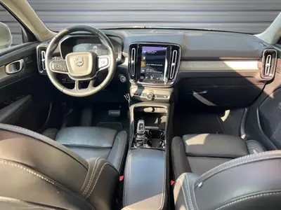 Volvo XC40 T5 TwE Inscription — SUV hybride rechargeable, entretien suivi — Miniature 8