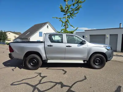 Toyota HI-LUX 2.4 D-4D Double Cab 4x4 — Robustesse diesel et polyvalence tout-terrain — côté