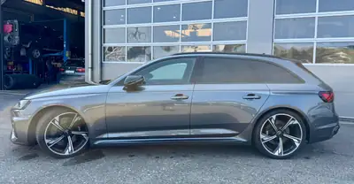 Audi RS4 Avant 2.9 V6 TFSI Quattro — Break haute performance, 450 ch, entretien récent — interni