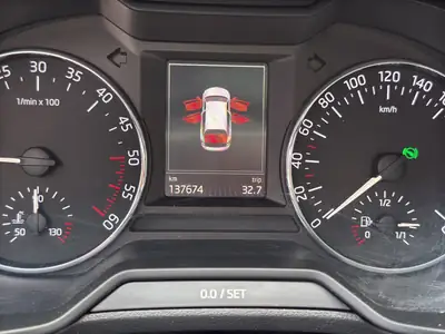 Skoda Octavia Combi 2.0 TDI 4x4 — SUV familial robuste, sans accident, prêt à l'emploi — Miniature 11