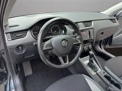 Skoda Octavia Combi 2.0 TDI 4x4 — SUV familial robuste, sans accident, prêt à l'emploi — Miniature 10