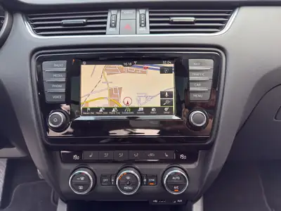 Skoda Octavia Combi 2.0 TDI 4x4 — SUV familial robuste, sans accident, prêt à l'emploi — Miniature 15