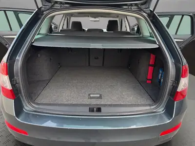 Skoda Octavia Combi 2.0 TDI 4x4 — SUV familial robuste, sans accident, prêt à l'emploi — Miniature 19