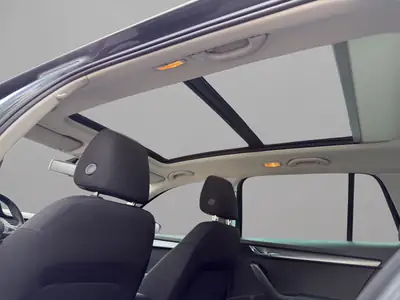 Skoda Octavia Combi 2.0 TDI 4x4 — SUV familial robuste, sans accident, prêt à l'emploi — Miniature 20