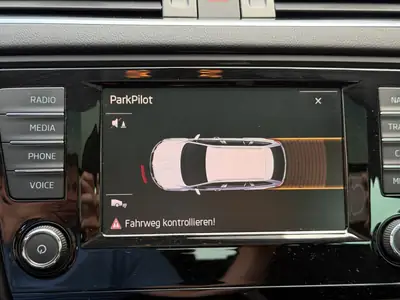 Skoda Octavia Combi 2.0 TDI 4x4 — SUV familial robuste, sans accident, prêt à l'emploi — Miniature 27