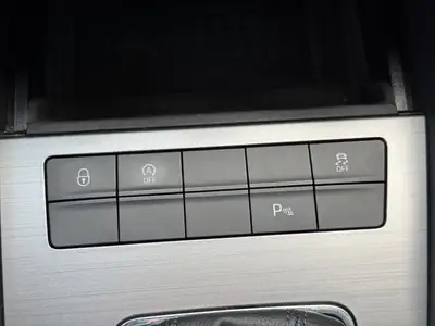 Skoda Octavia Combi 2.0 TDI 4x4 — SUV familial robuste, sans accident, prêt à l'emploi — Miniature 25