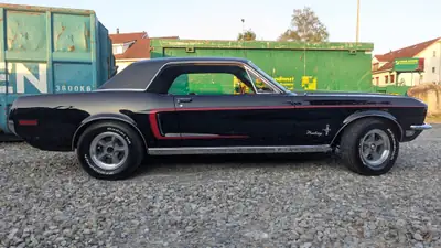 Ford Mustang C-Code V8 289 — L'icône américaine des années 60, moteur authentique — Heckansicht
