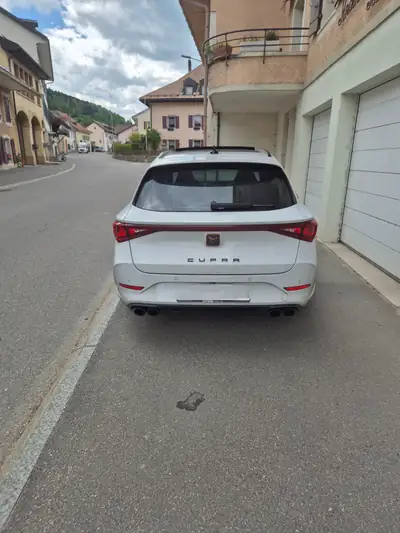 CUPRA Leon 2.0 TSI 310 4Drive — Break sportif 4x4, 92 000 km seulement — vista posteriore