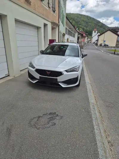 CUPRA Leon 2.0 TSI 310 4Drive — Break sportif 4x4, 92 000 km seulement — fianco