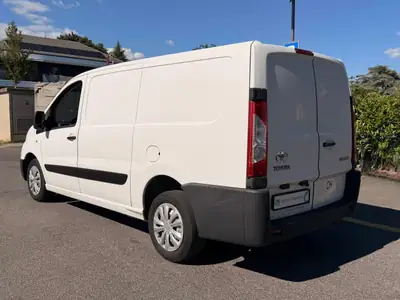 Toyota Proace 1.6D Glass Van — Utilitaire polyvalent, vitrages teinté, parfait pour artisans — intérieur