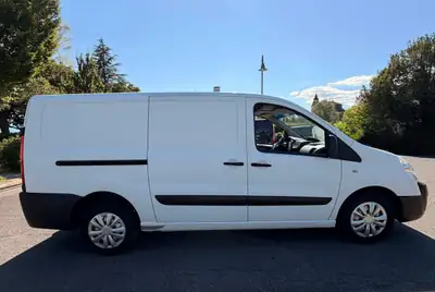 Toyota Proace 1.6D Glass Van — Utilitaire polyvalent, vitrages teinté, parfait pour artisans — détail
