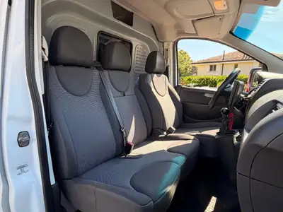 Toyota Proace 1.6D Glass Van — Utilitaire polyvalent, vitrages teinté, parfait pour artisans — Miniature 17