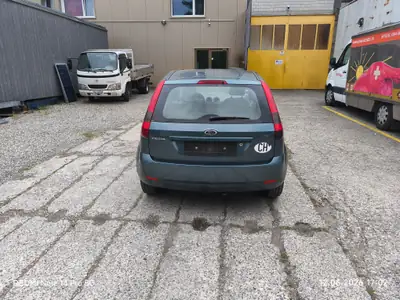 Ford Fiesta 1.6 16V — Citadine fiable des années 2000, fraîchement contrôlée — arrière