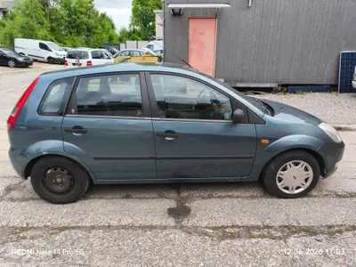Ford Fiesta 1.6 16V — Citadine fiable des années 2000, fraîchement contrôlée — intérieur
