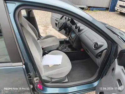 Ford Fiesta 1.6 16V — Citadine fiable des années 2000, fraîchement contrôlée — tableau de bord