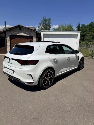 Renault Mégane 1.8 T Trophy EDC — 300 ch dynamiques, très peu kilométré — side view