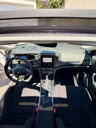Renault Mégane 1.8 T Trophy EDC — 300 ch dynamiques, très peu kilométré — detail